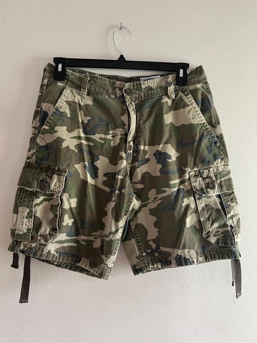 Free World men’s cargo camo shorts size 31
